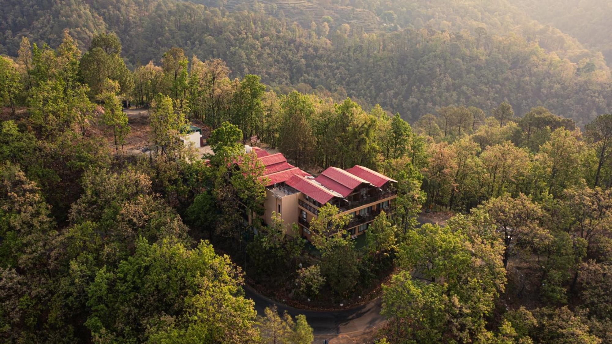 Aavaas Hill Resort Лансдаун Экстерьер фото